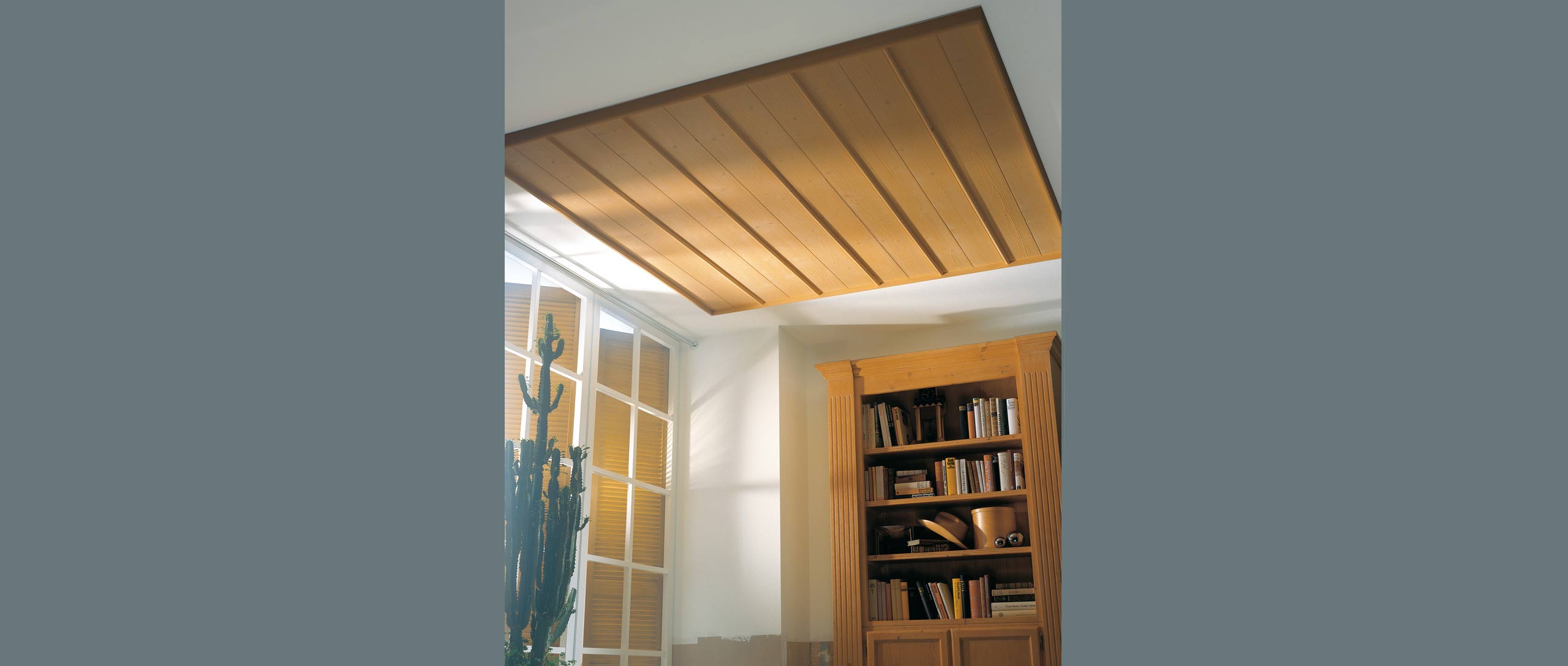 Deckenverkleidung aus Holz